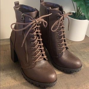 Brown boots! 🤎